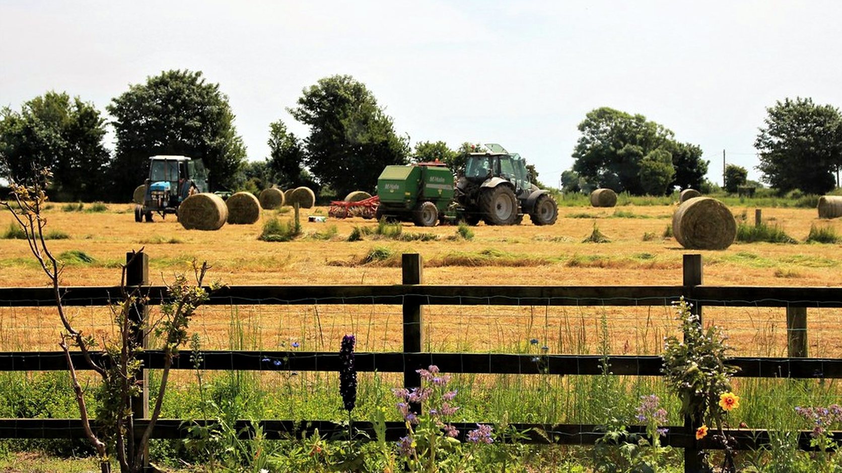 Illustration agricole de ensilage d’herbe