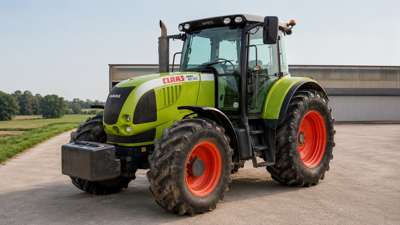 Tracteur CLAAS ARES 657 ATZ présenté dans un environnement agricole