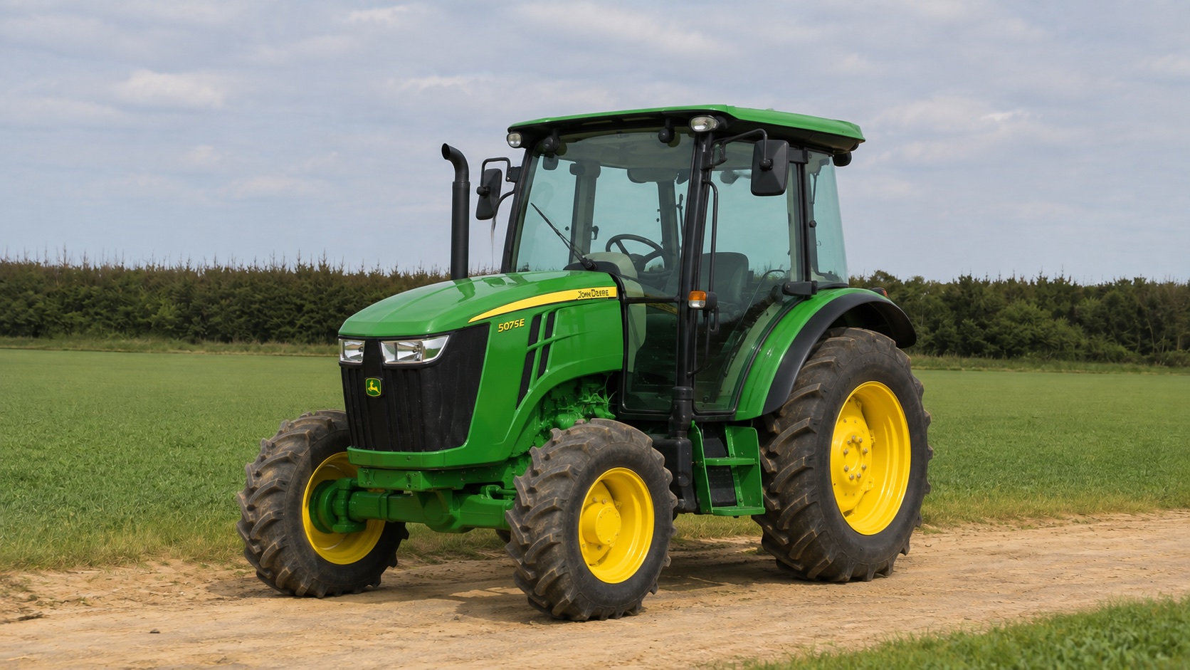 Tracteur John Deere 5075E présenté dans un environnement agricole