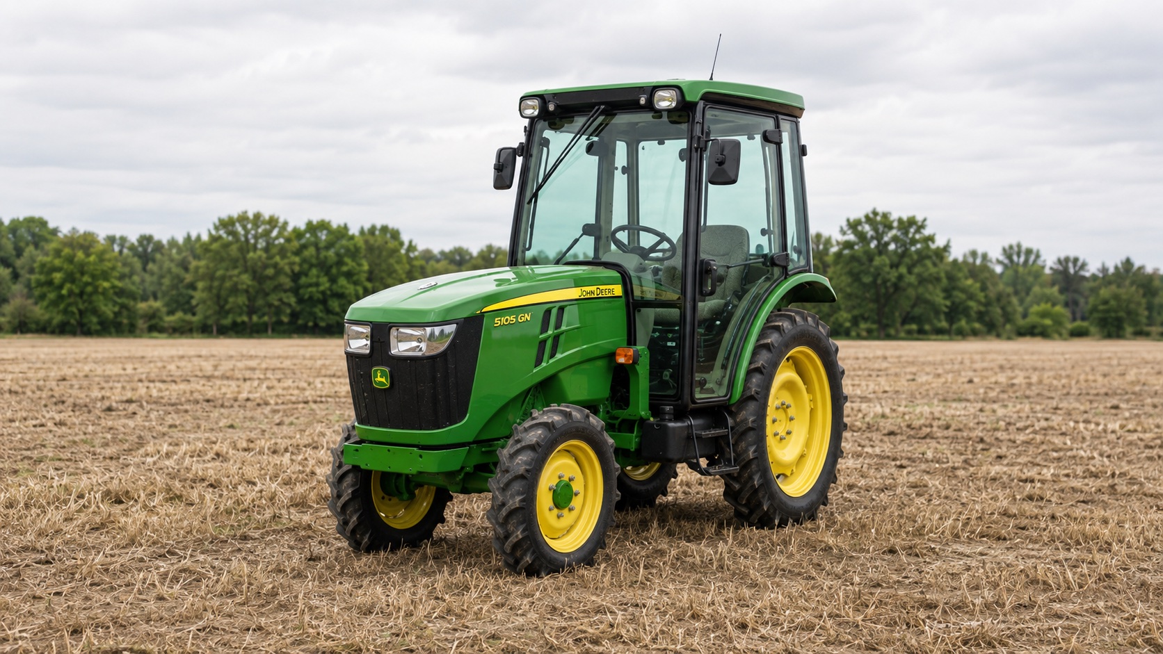Tracteur John Deere 5105GN présenté dans un environnement agricole