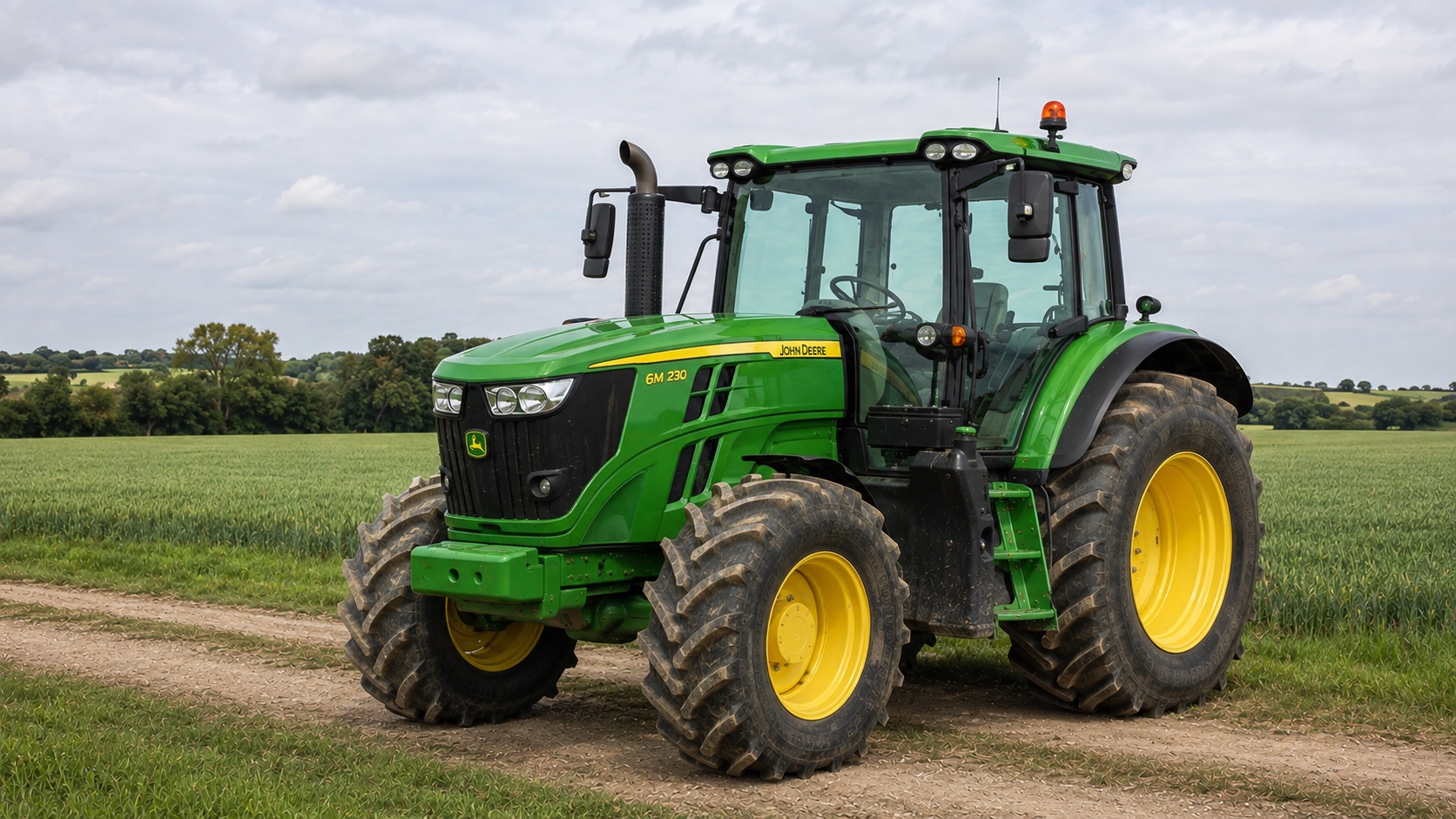 Tracteur John Deere 6M 230 présenté dans un environnement agricole