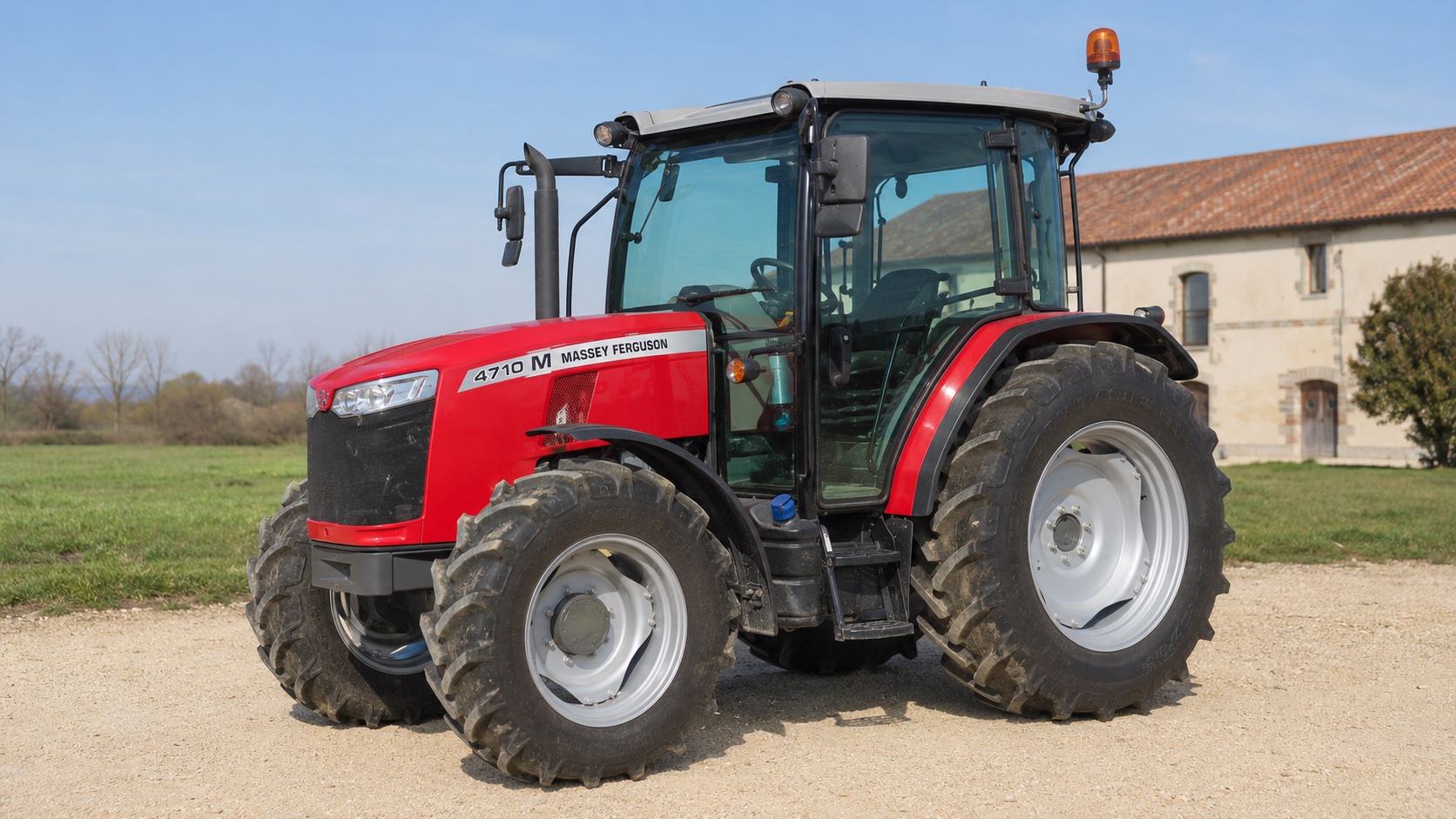 Tracteur Massey Ferguson 4710 M présenté dans un environnement agricole
