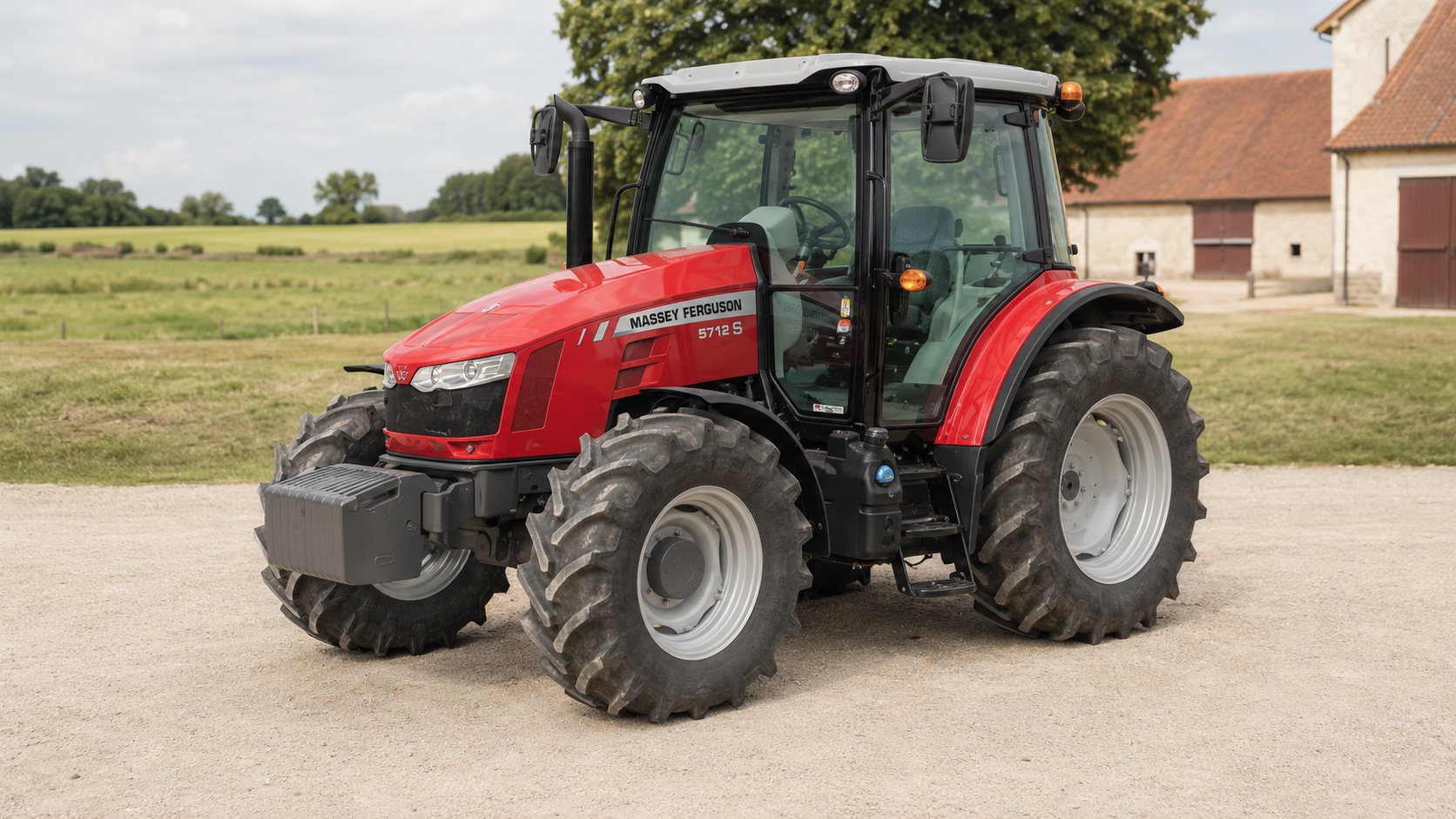 Tracteur Massey Ferguson 5712 S présenté dans un environnement agricole