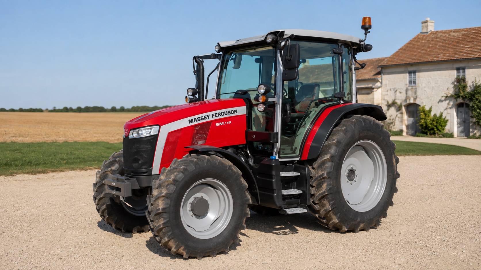 Tracteur Massey Ferguson 5M.115 présenté dans un environnement agricole