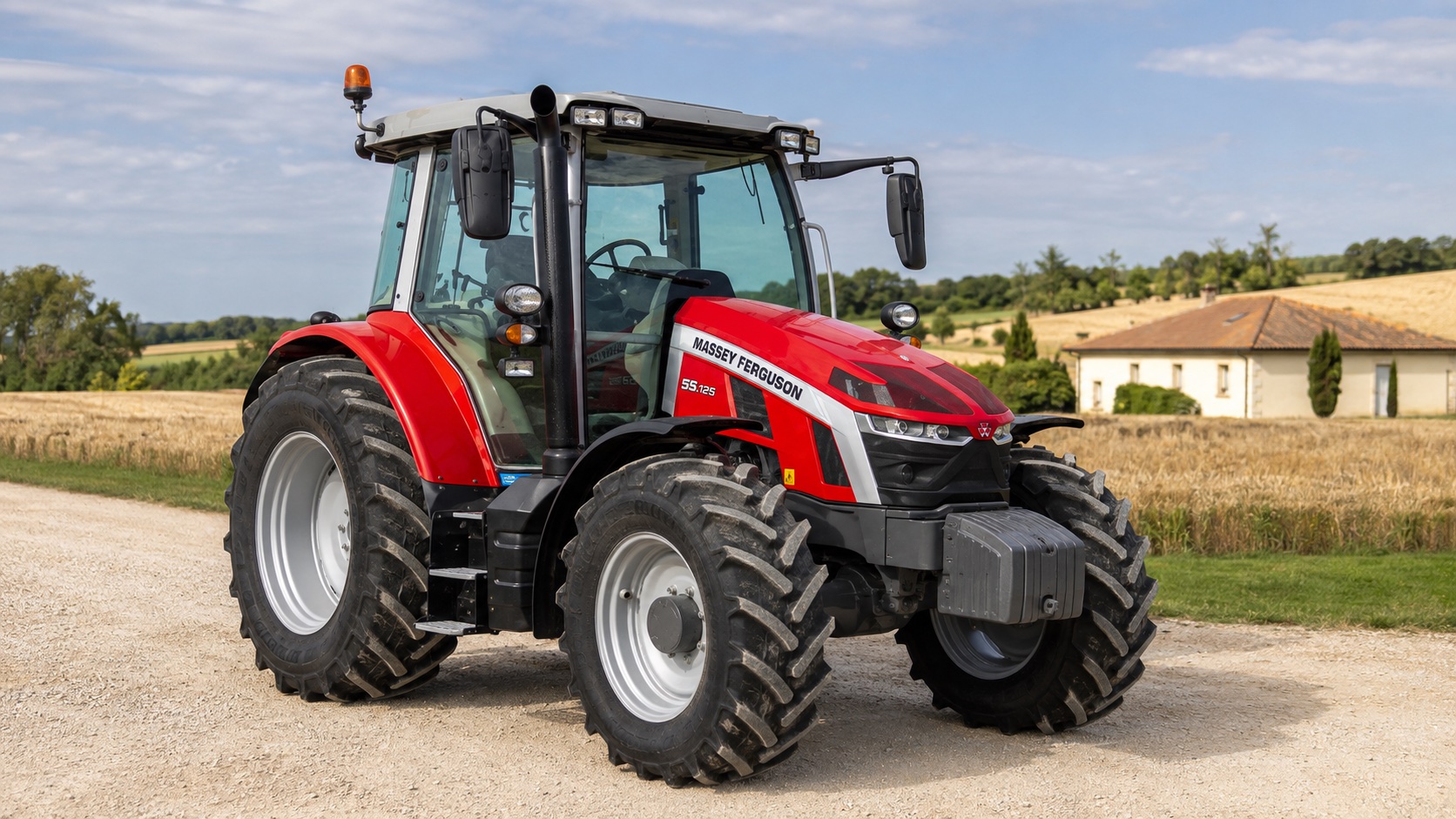 Tracteur Massey Ferguson 5S.125 présenté dans un environnement agricole