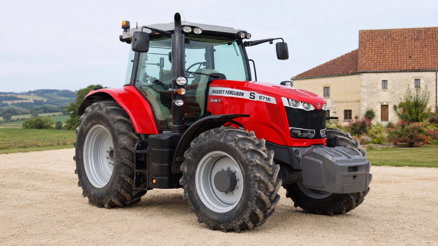 Tracteur Massey Ferguson 6716 présenté dans un environnement agricole