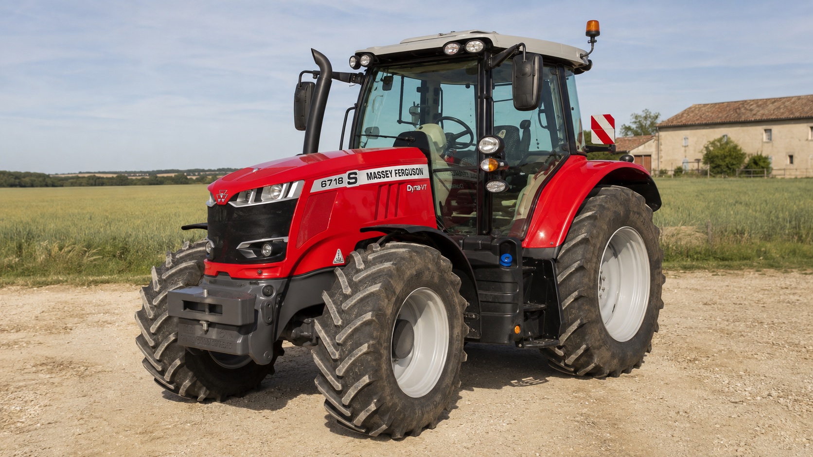 Tracteur Massey Ferguson 6718 S présenté dans un environnement agricole