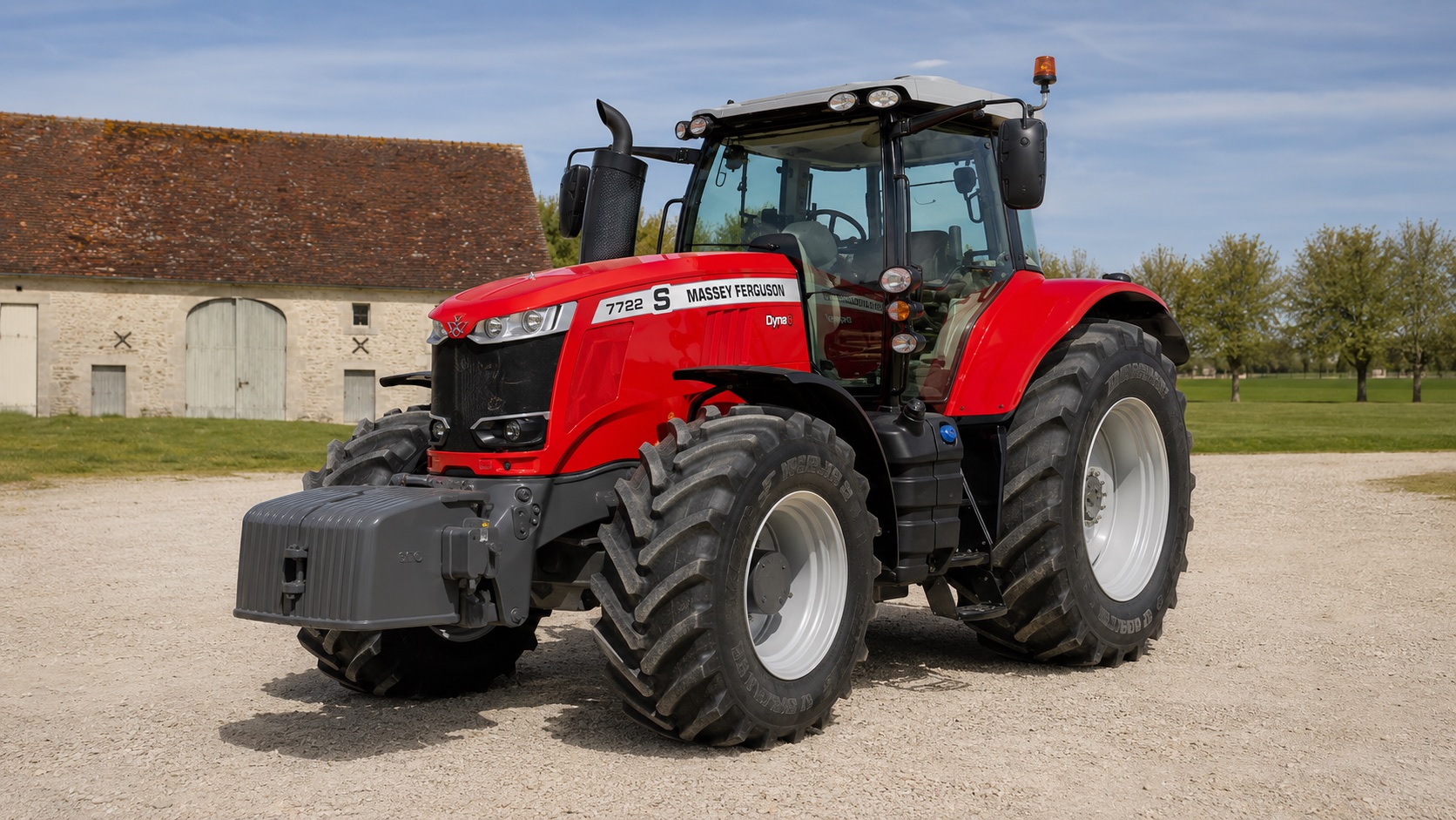Tracteur Massey Ferguson 7722 S présenté dans un environnement agricole