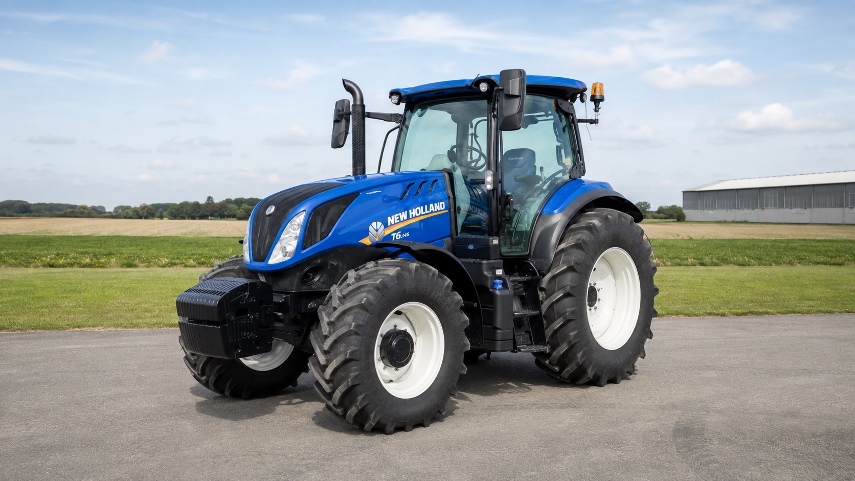 Tracteur New Holland T6.145 présenté dans un environnement agricole