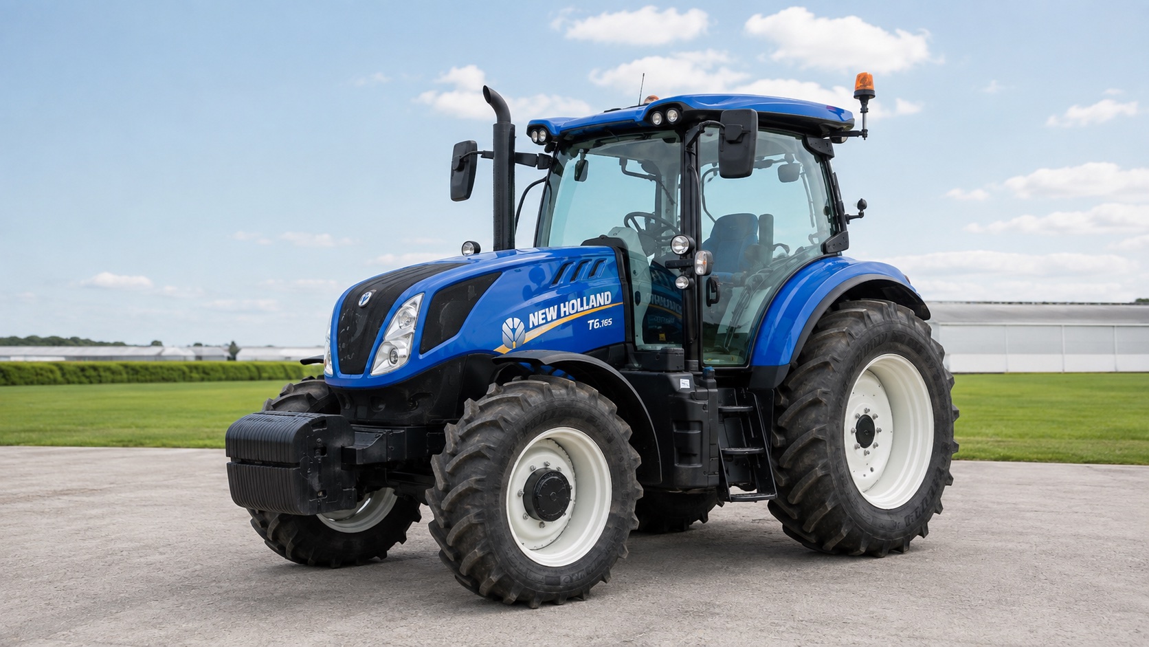Tracteur New Holland T6.165 présenté dans un environnement agricole