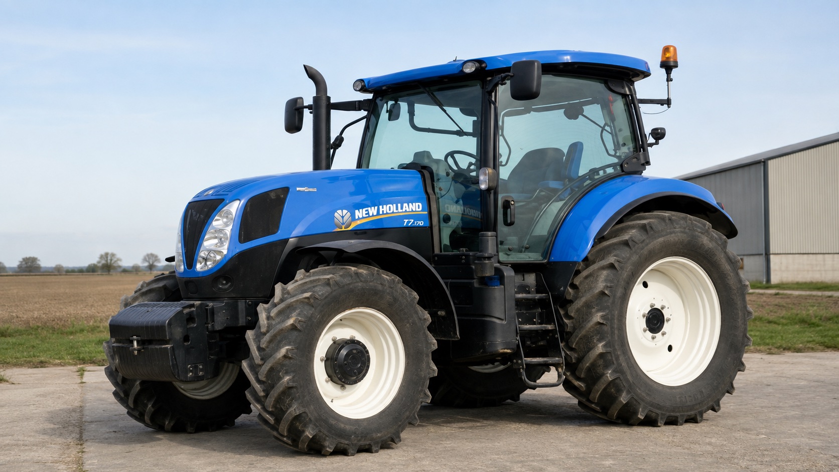 Tracteur New Holland T7.170 présenté dans un environnement agricole