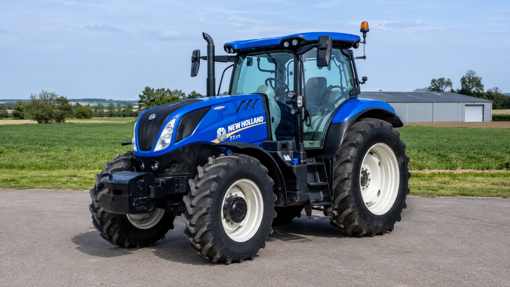 Tracteur New Holland T7.175 présenté dans un environnement agricole