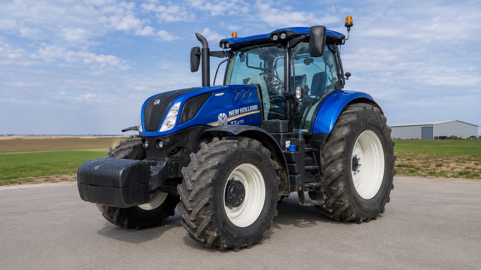 Tracteur New Holland T7.270 présenté dans un environnement agricole