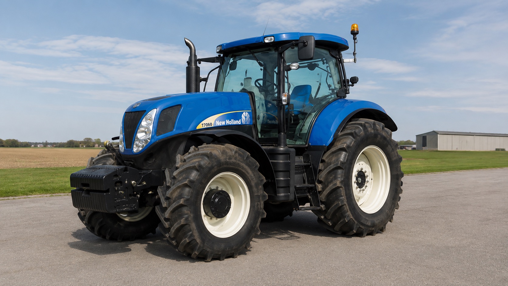 Tracteur New Holland T7060 présenté dans un environnement agricole